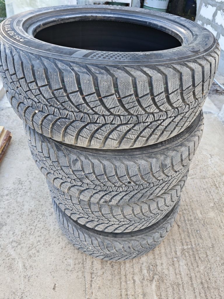 Продавам 4бр гуми Kumho 235 50 18 ,dot 2017
