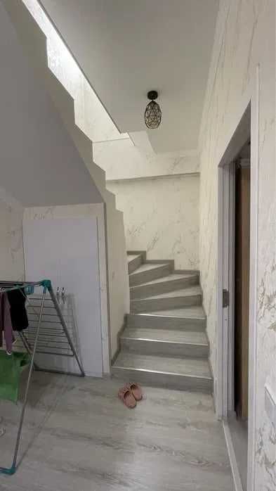 Срочно продается квартира 3/1/4 в сергели грен хаус 80 кв,м 83000$
