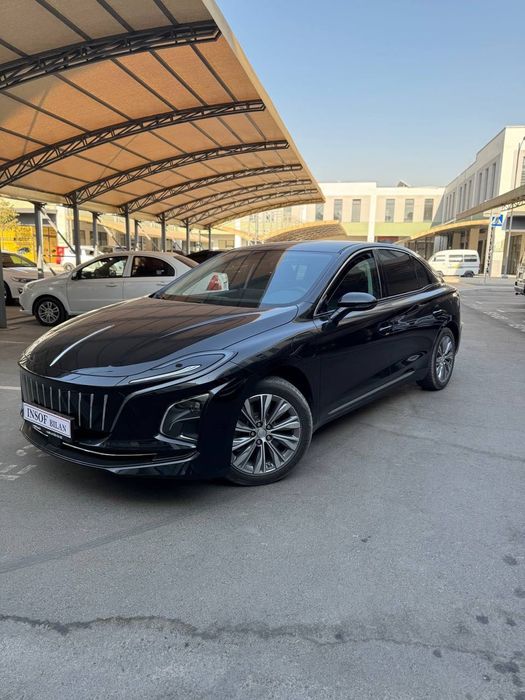 Hongqi e-km5 450 km