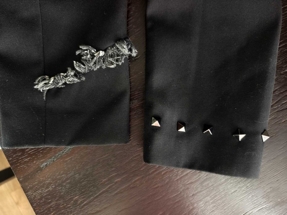 стилно късо сако с апликация пеперуда