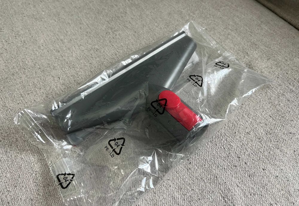 Perie Dyson pentru curatare tapiterii eliberare rapida noua sigilata