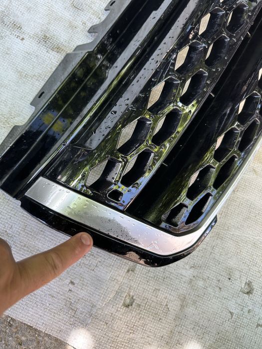 Grilă radiator range rover evogue.cod:gj32-8l001-a.
