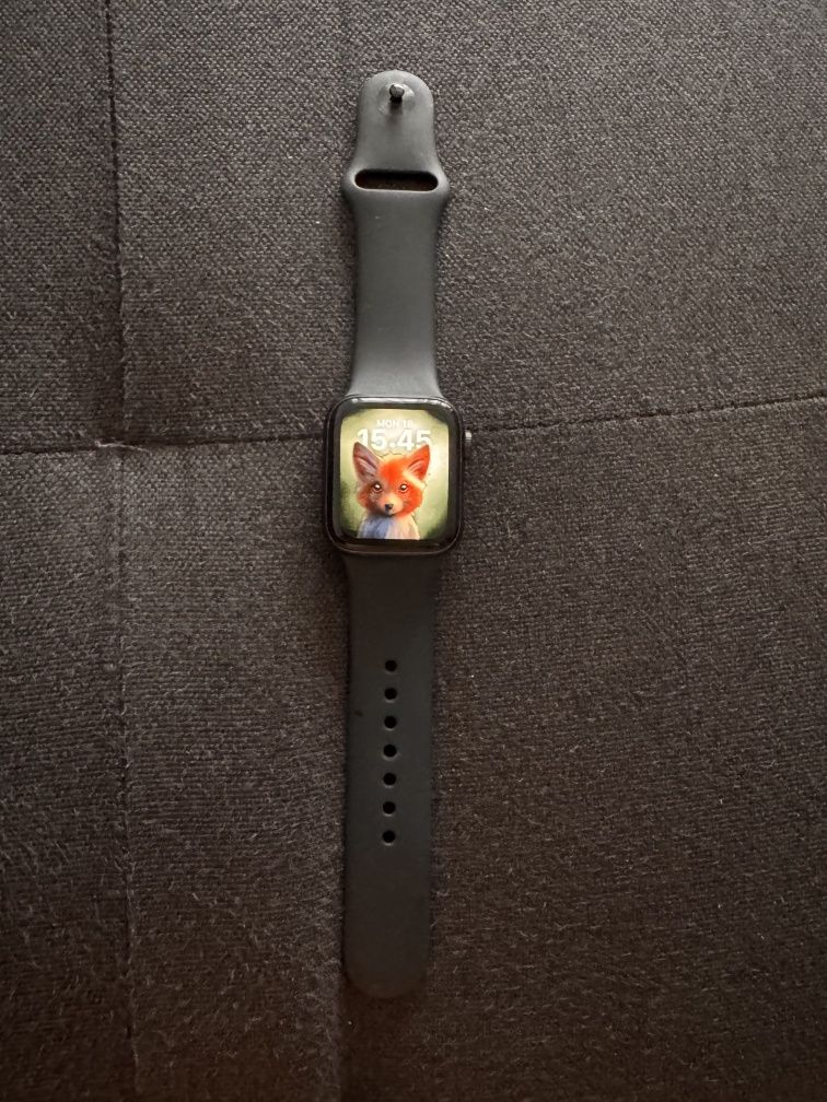Apple watch SE 40 mm Space Gray с ПОДАРЪЦИ 11 каишки