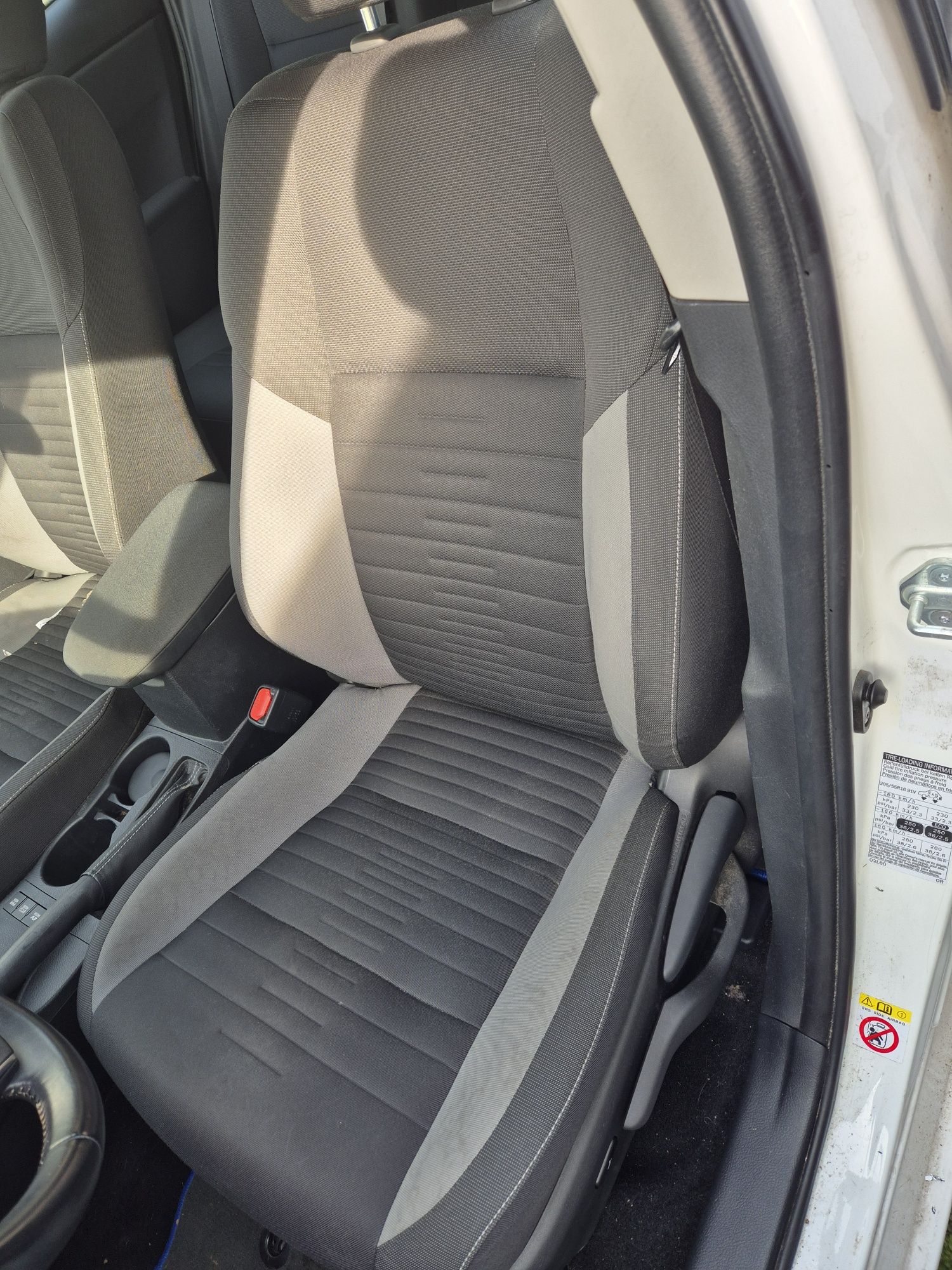 Interior Toyota Auris Hybrid Break 2013-2018. Volan stinga.