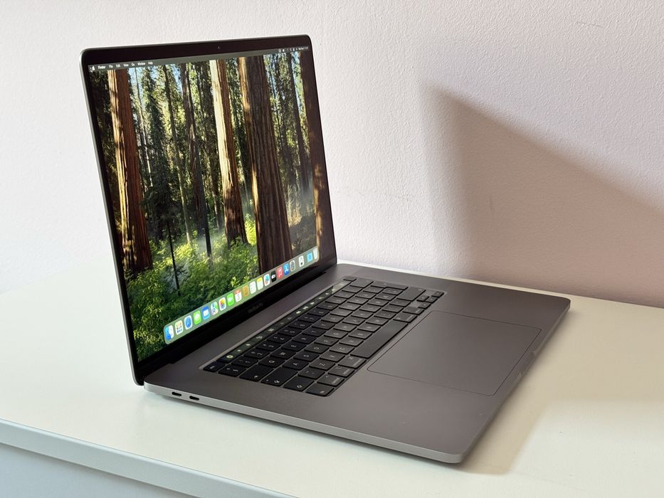 Като Нов *32GB Ram*16’Macbook Pro 16’ 2019/i7-9850H/512GB SSD/5300M