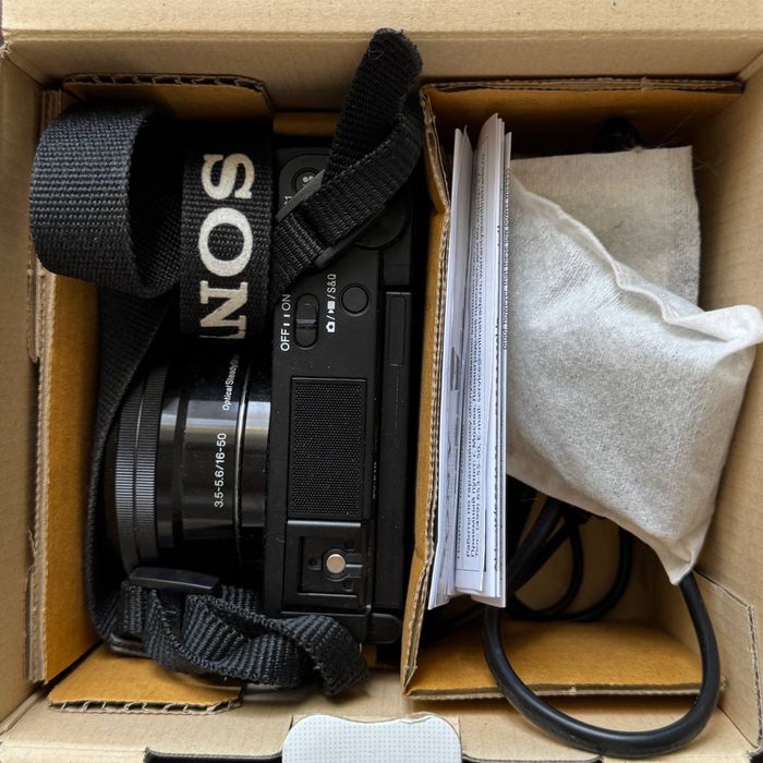 Видеокамера Canon ZVE 10