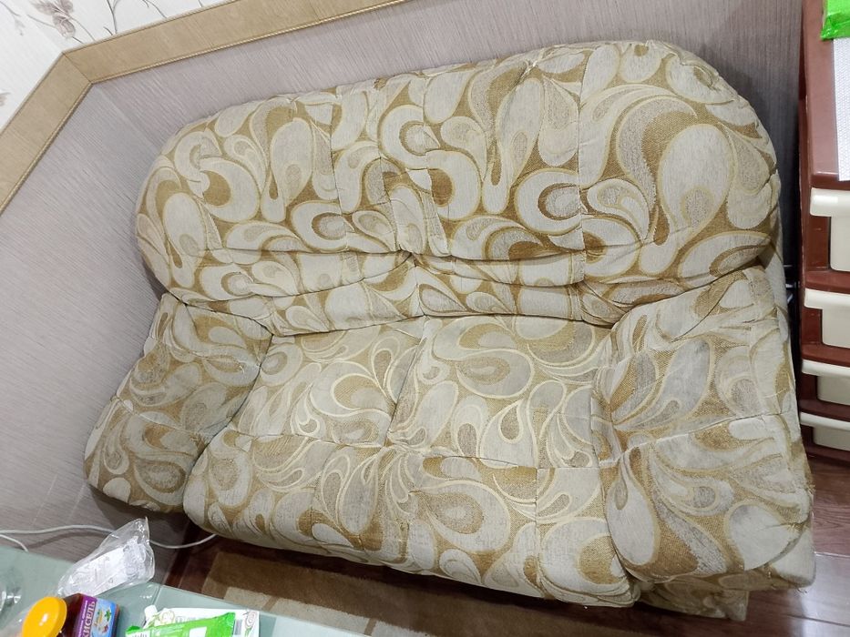 Не большой диванчик, бесплатно, самовывоз/самовынос