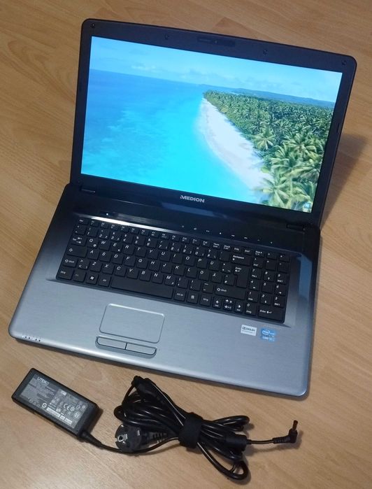 Medion 17,3 inch, Core I7, 8GB, SSD + HDD, HD Graphics, baterie 2 ore