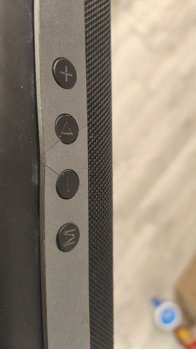 Boxe Serioux: sistem 2.0, lemn, 6W NOI -- Tellur: plastic, 10W Second