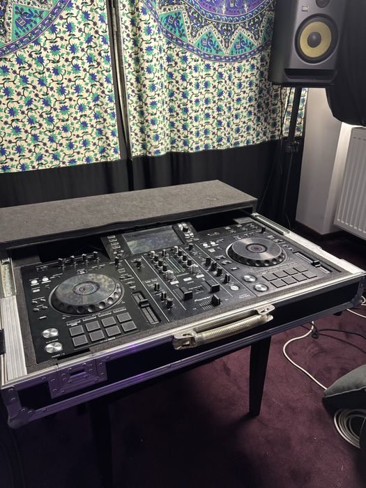 Consola Pioneer XDJ-RX2 + Flight Case