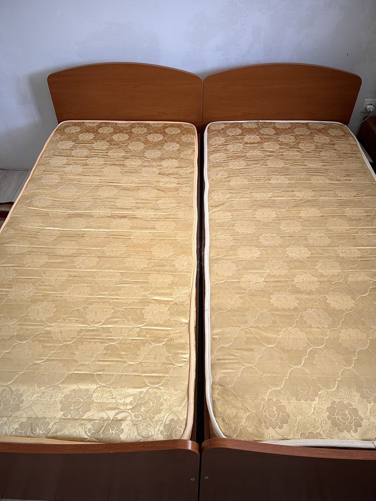 Продам кровать односпальную (ремонтировалась)за 10.000 2 шт с матрасом