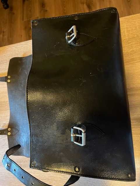 Genta de instalator-piele stare excelenta bonus lampa cu gaz