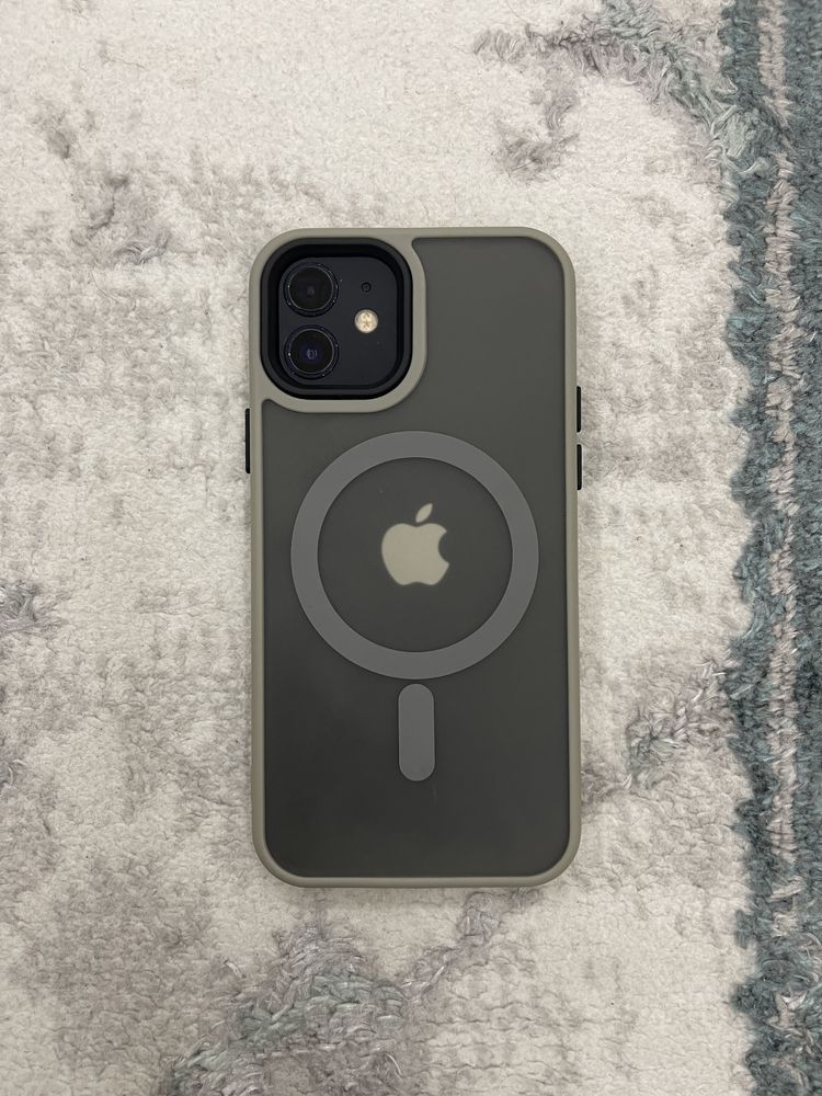 iPhone 12 продаётся