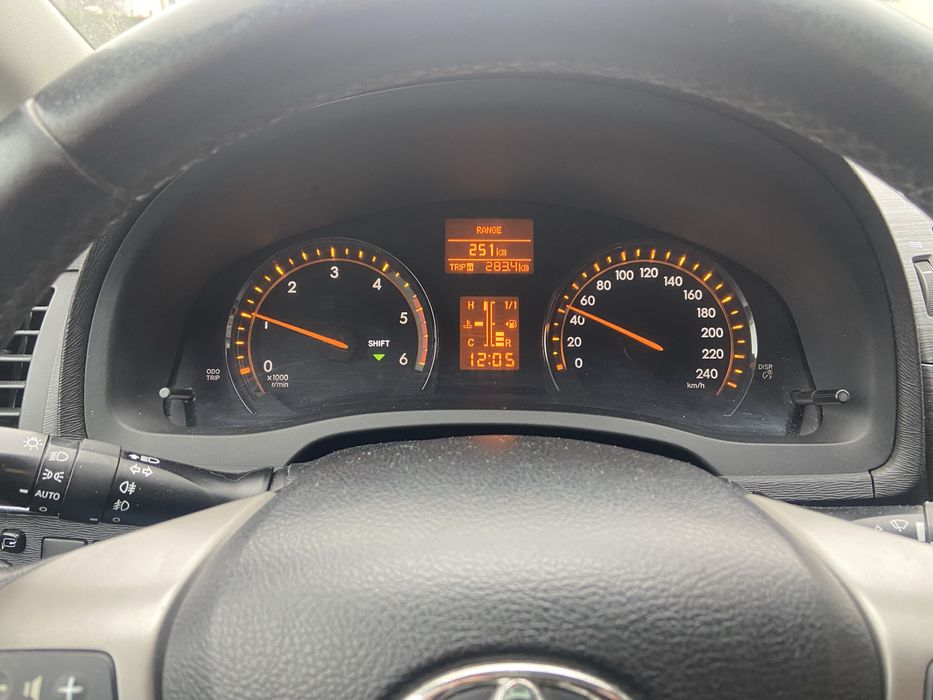 Vând Toyota Avensis T27