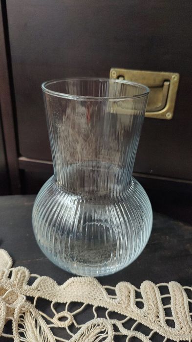 vază simplă transparentă