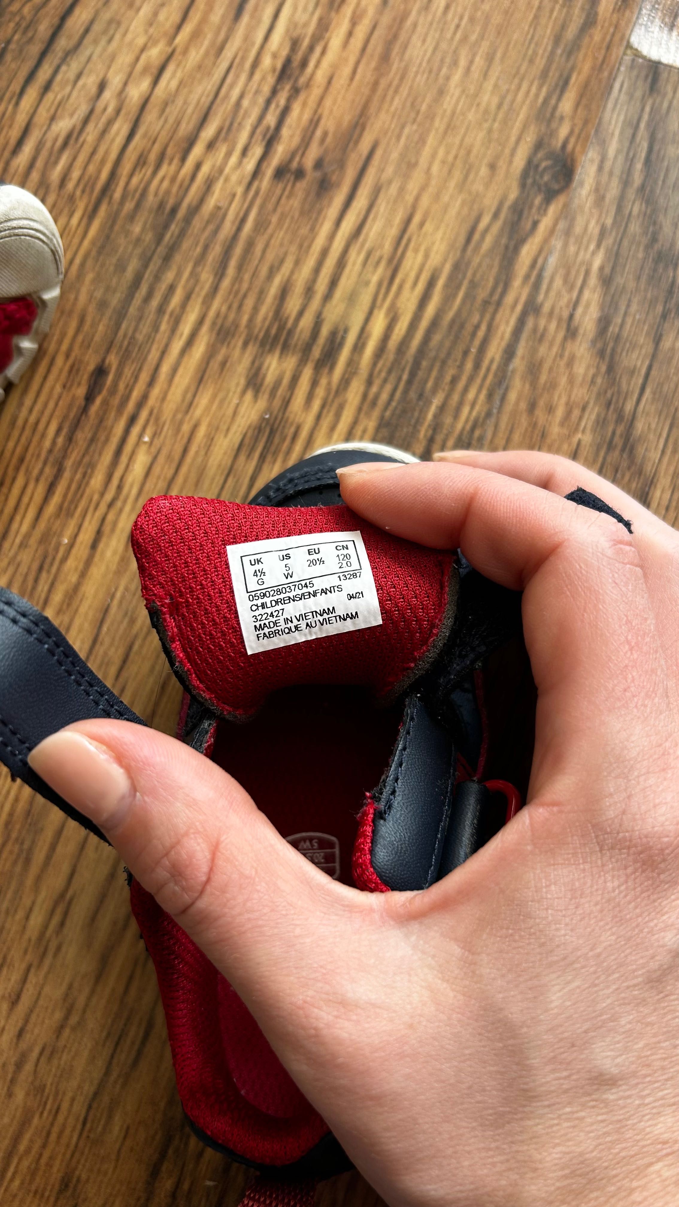 детски обувки Clarks