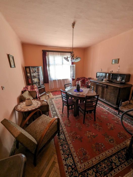 Casă cu etaj + spațiu comercial de vânzare în Sovata