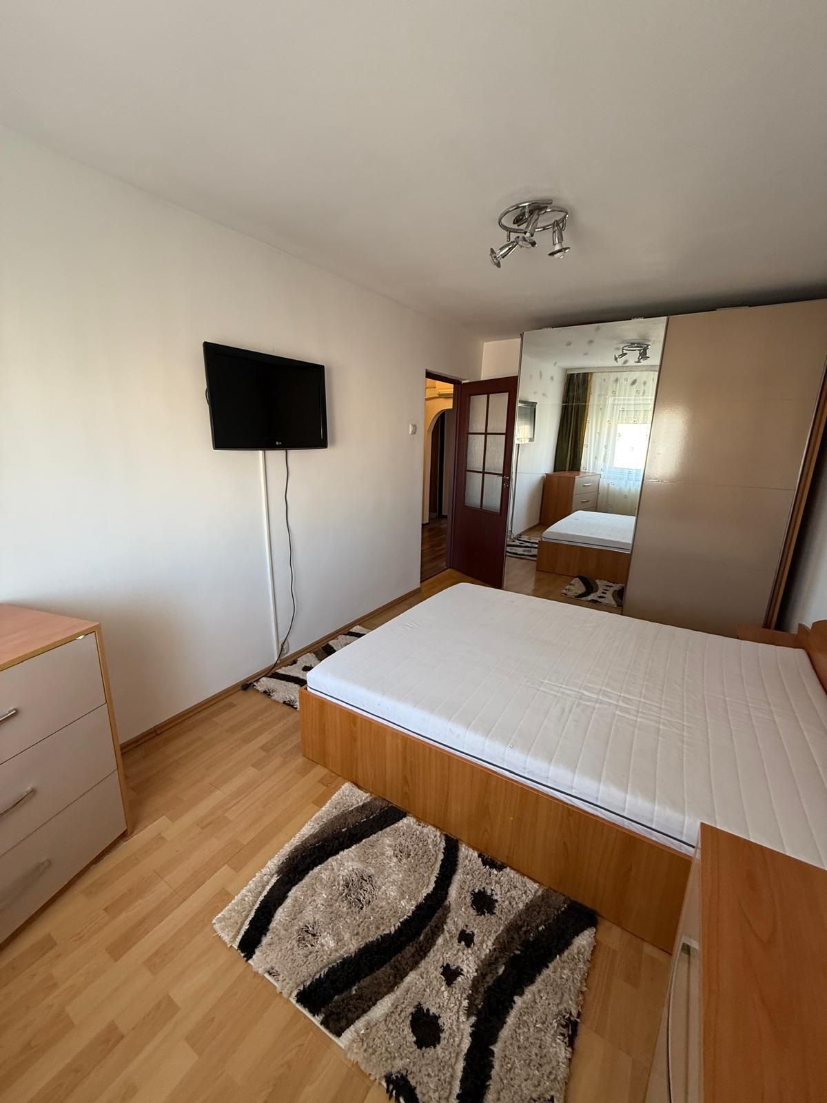 Apartament 3 camere de închiriat,piata Dorobanți ,Piata ,proprietar