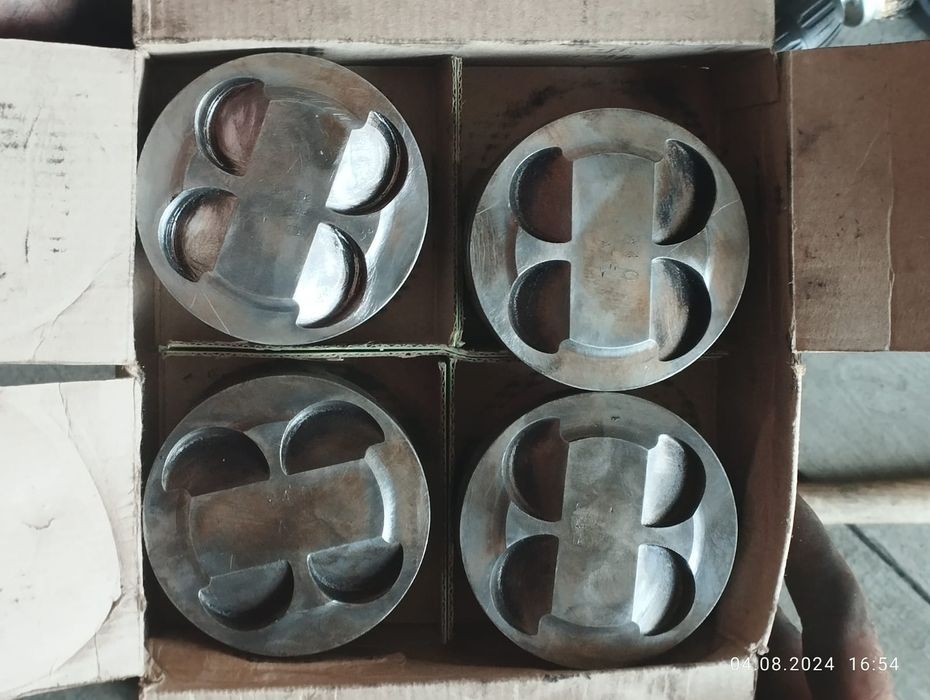 Продам комплект поршень ваз