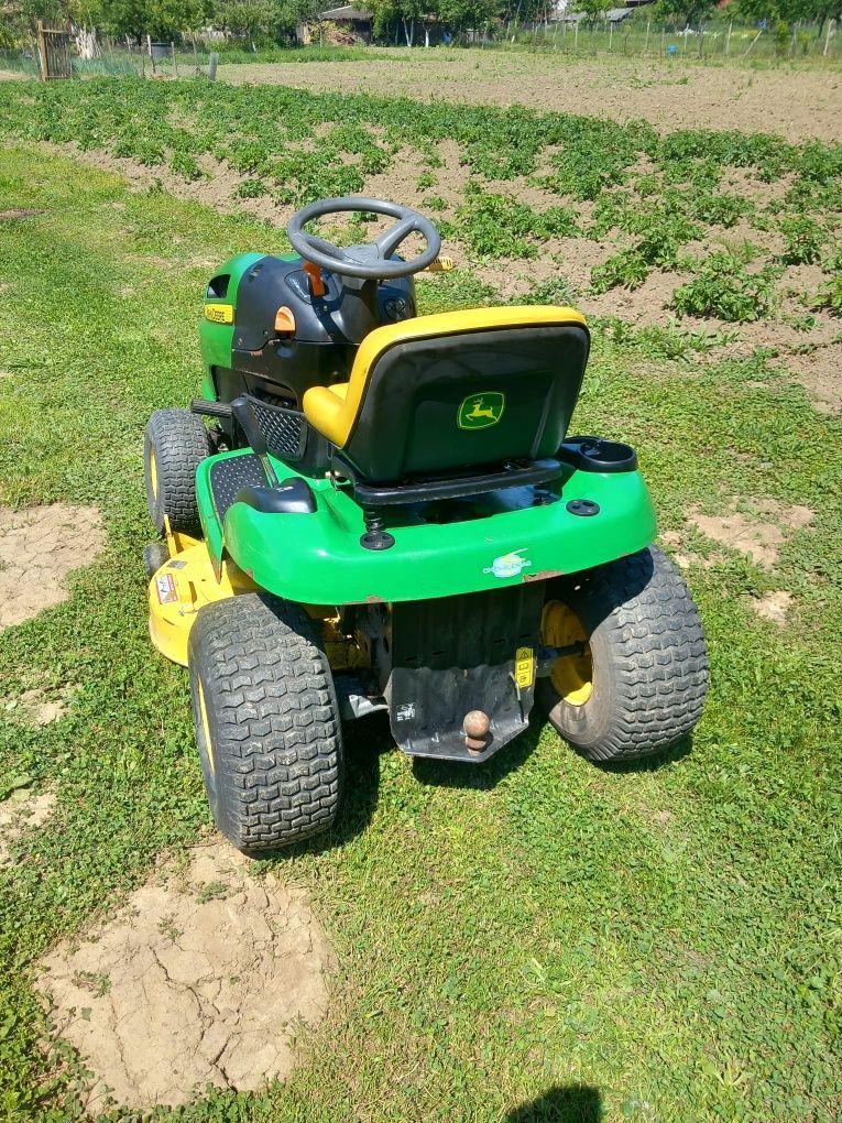 Vând tractoraș gazon John Deere