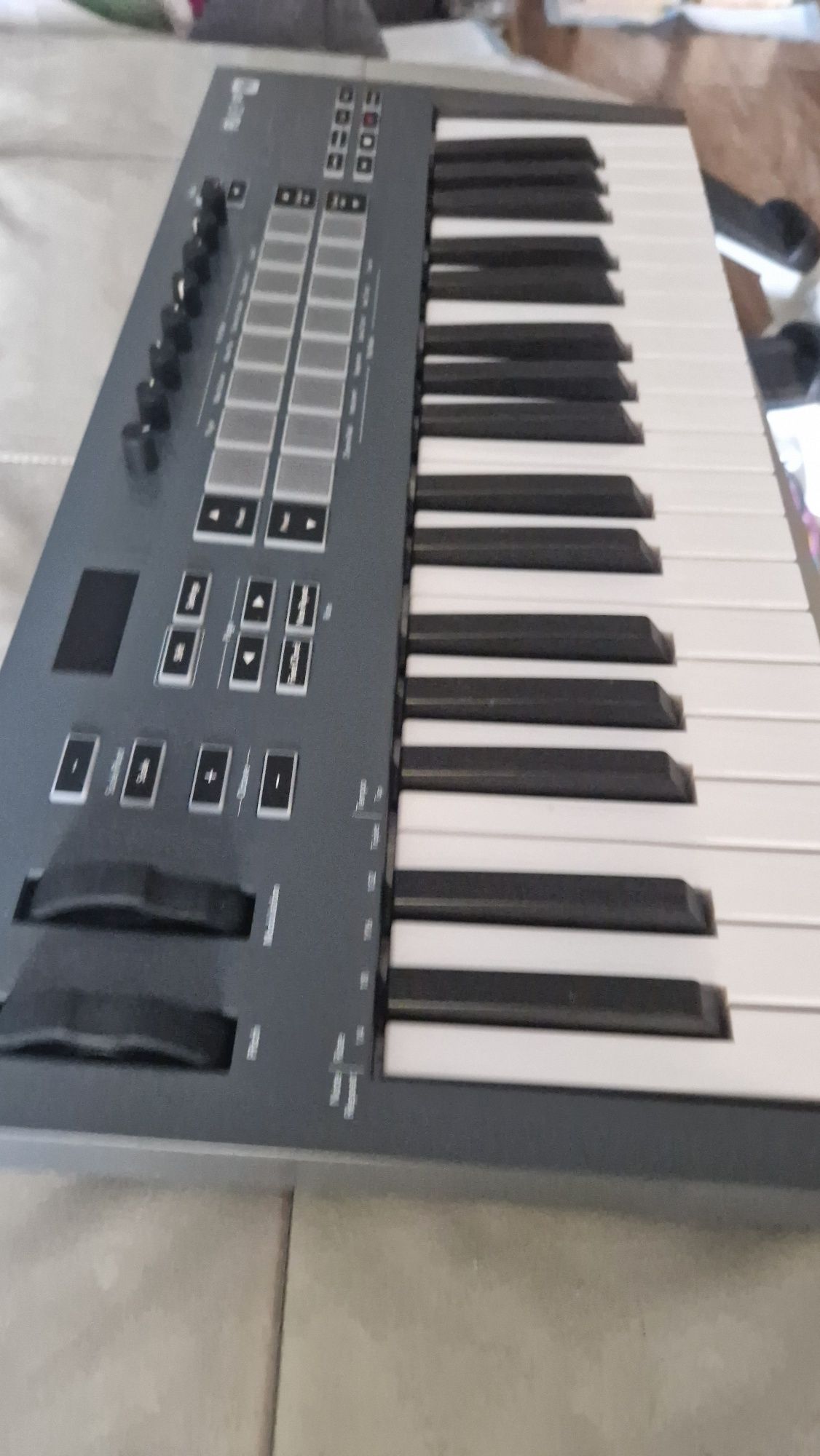 MIDI Keyboard - Novation FLKEY 37