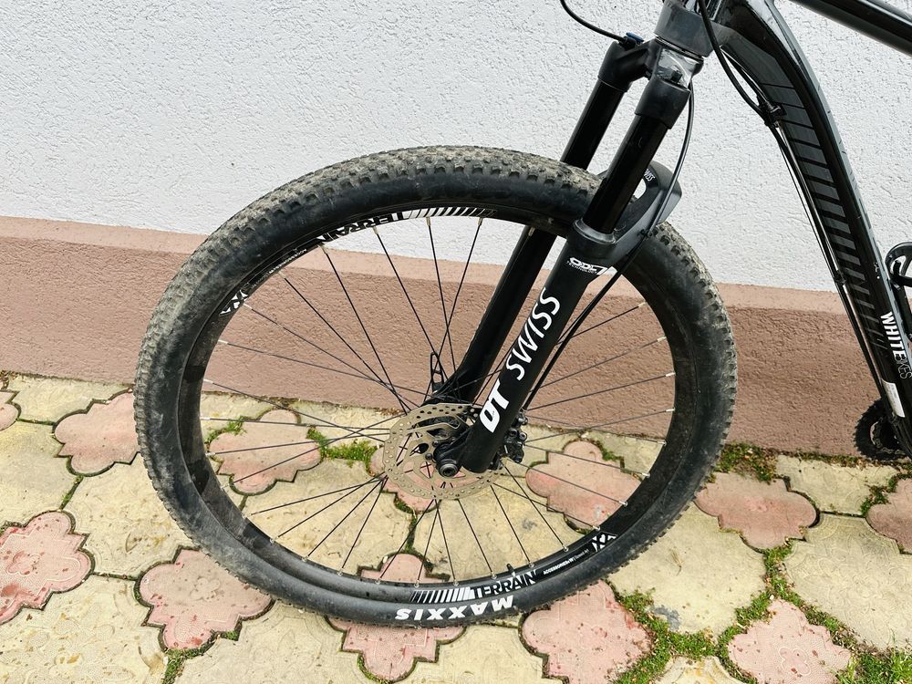 Bicicleta mtb 29” roti furca pe aer