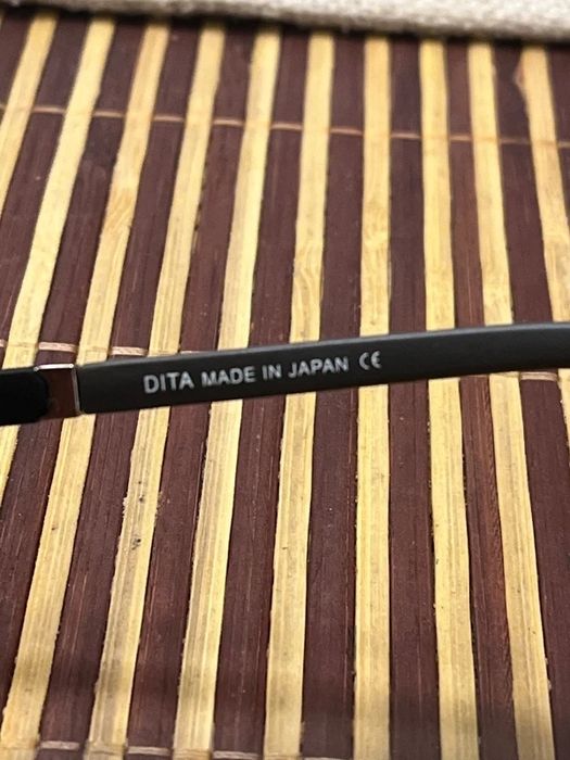 Ochelari de soare dita