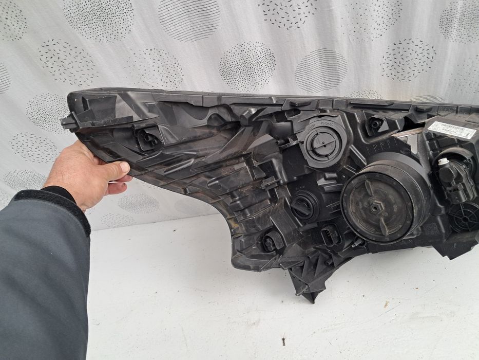 Фар Opel Vivaro  60лв