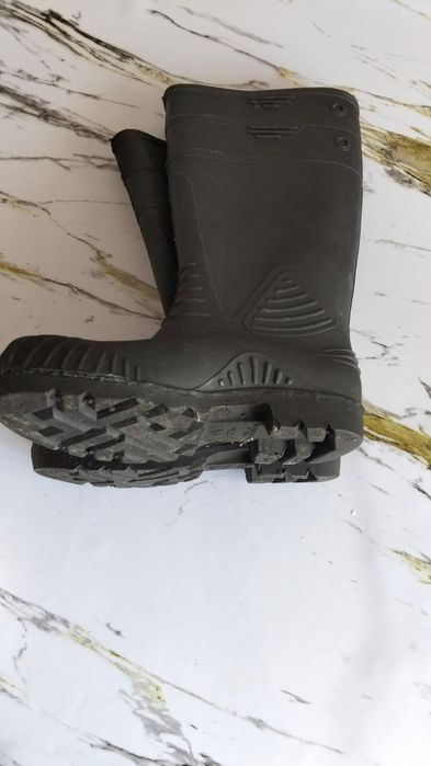 Новый резиновые сапоги размер 40