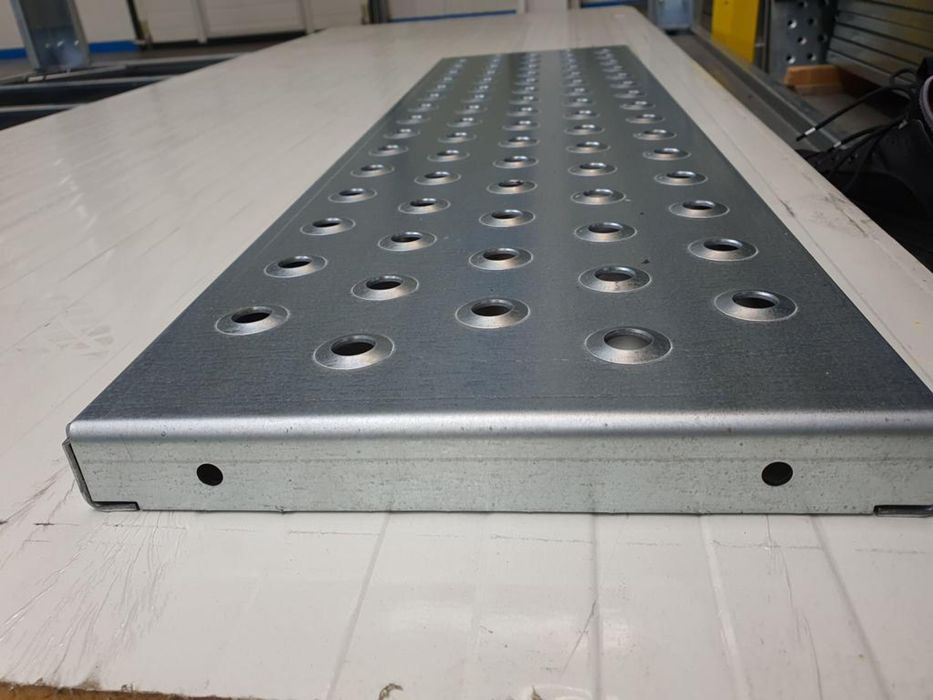 Trepte metalice antiderapante otel zincat 3mm