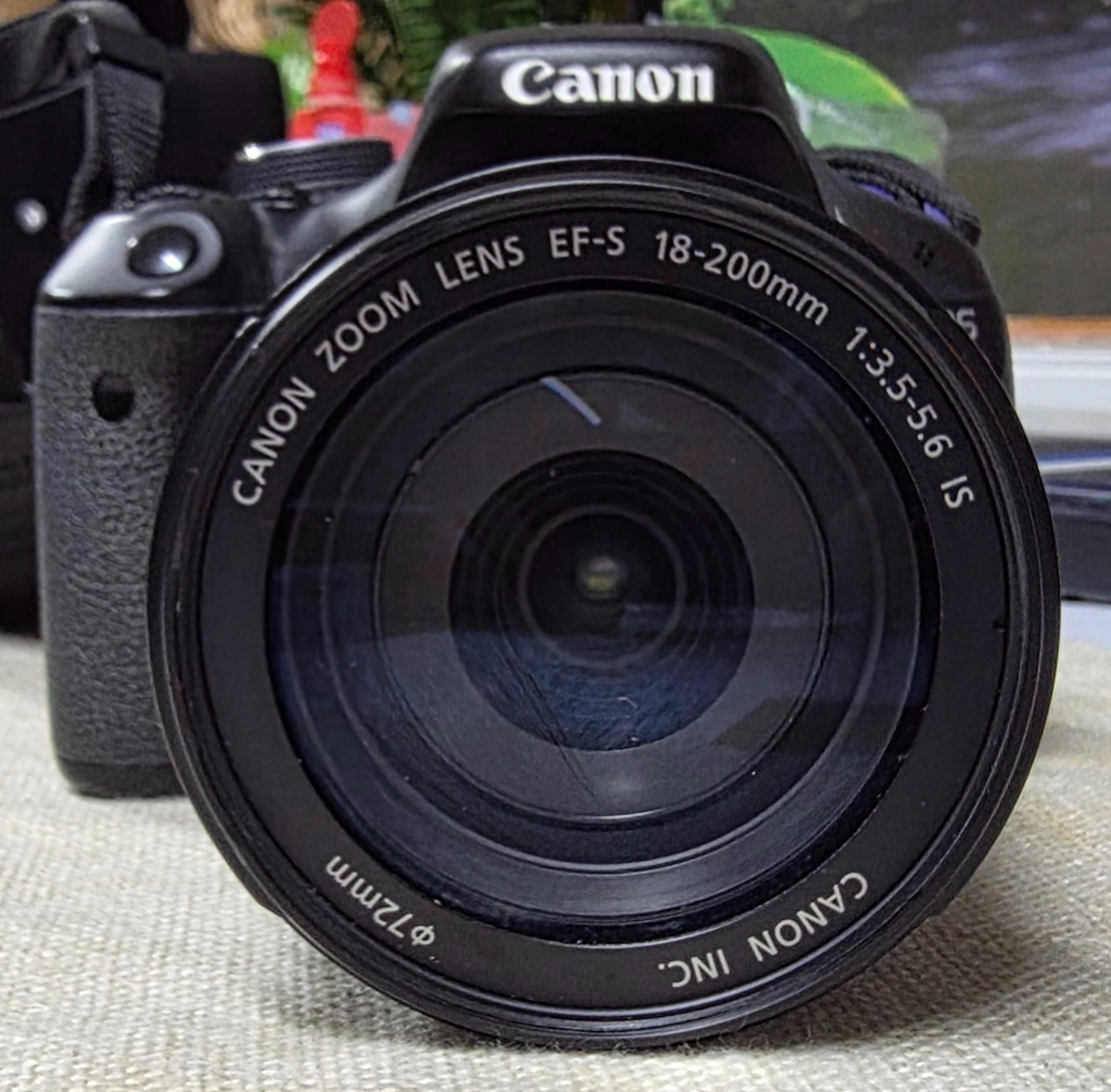 Canon Eos 600d + Canon Zoom lens ef s 18 200mm