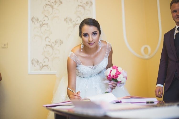 Vand rochie de mireasa cu trena