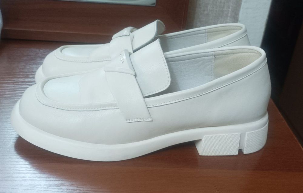 Слипоны женские.