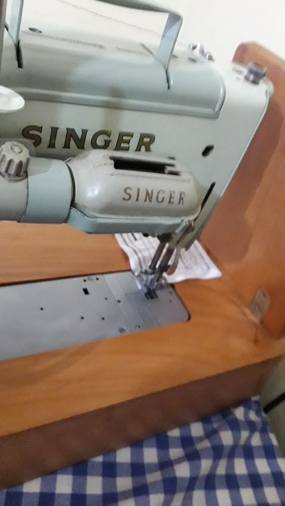 SINGER Masina de cusut electrică .
