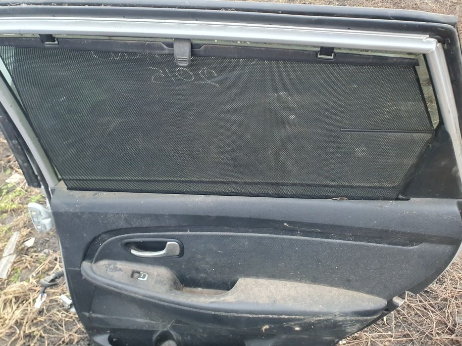 Usa kia carens 2015 , perdelute usi spate