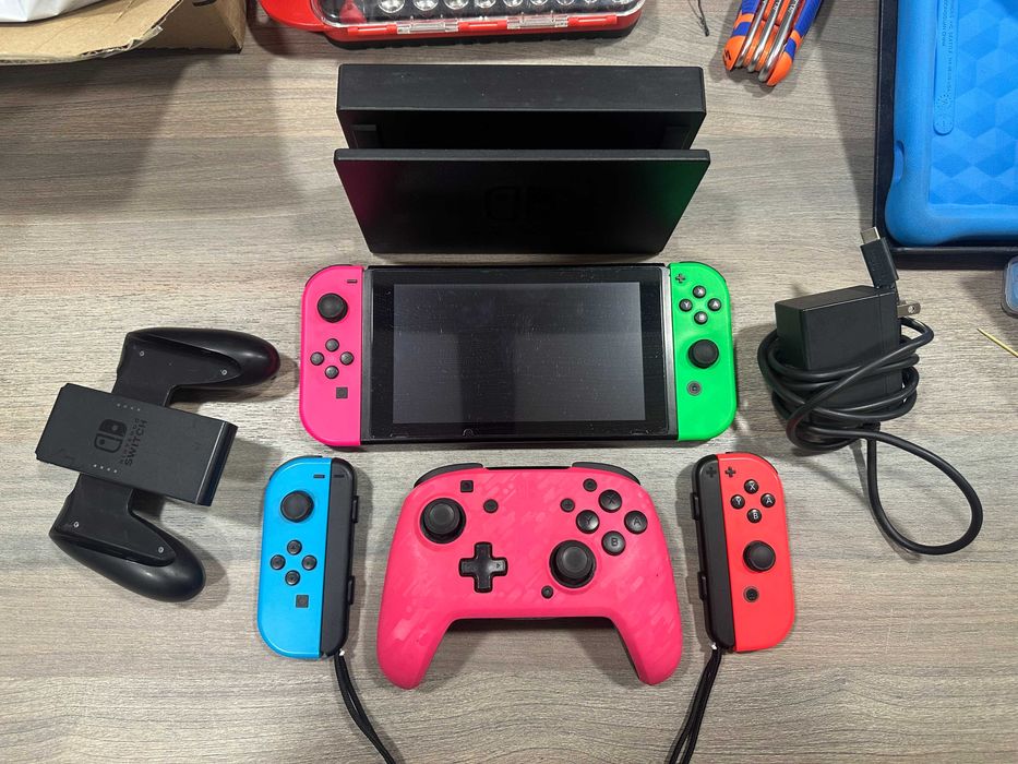 Продам Nintendo Switch (первая ревизия rev 1)