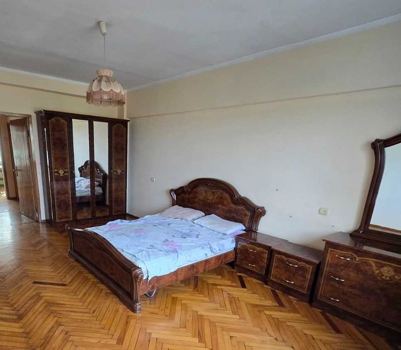 Спальный гарнитур в итальянском стиле: Кровать Шкаф Комод Тумбочки