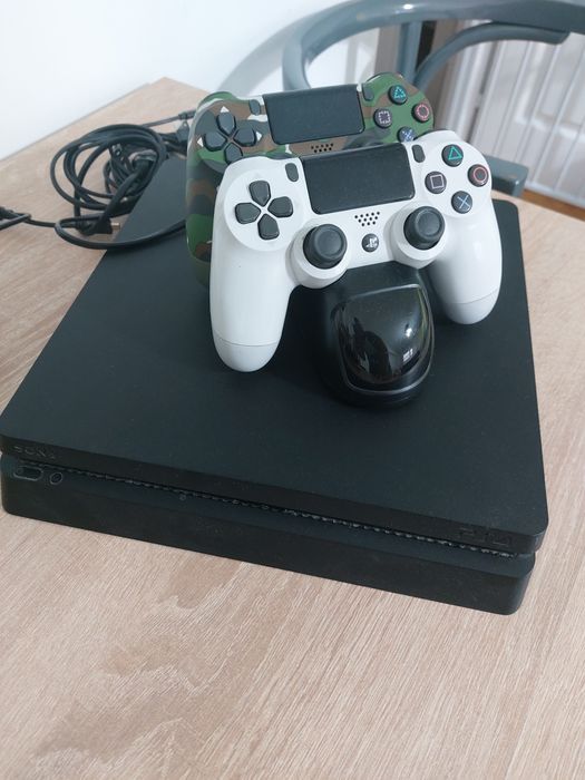 Ps 4 cu 2 manete