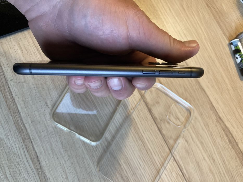 iPhone 11 Black 64gb 100%