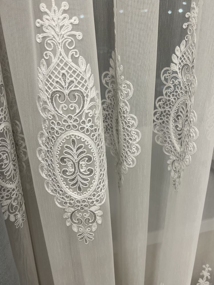 Продам тюль со шторами в отличном состоянии.