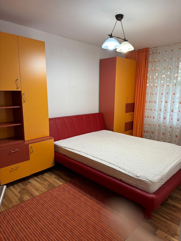 Inchiriez apartament str.Florilor