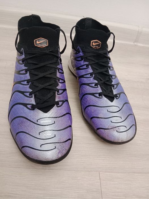 Бутсы футбольные сороконожки