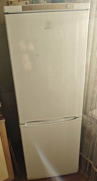Холодильник Indesit