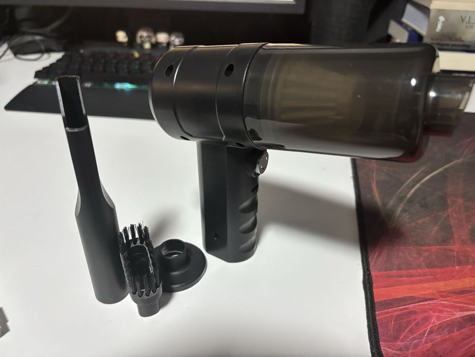 Малка прахосмукачка за кола или дом