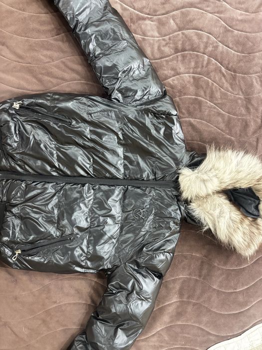 Черно яке с пух много модерно за сезона