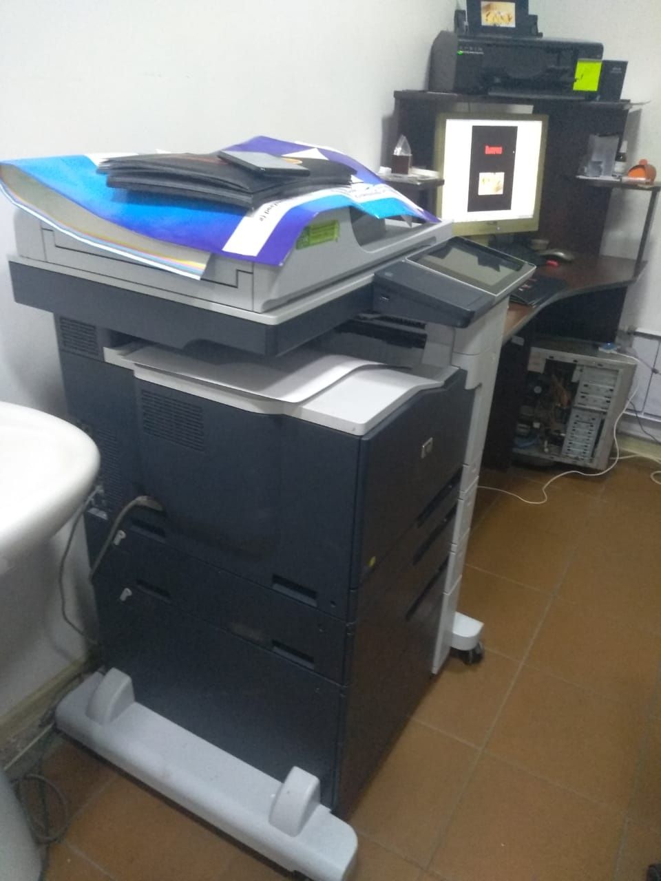 Принтер laser jet 700 color MFP m775