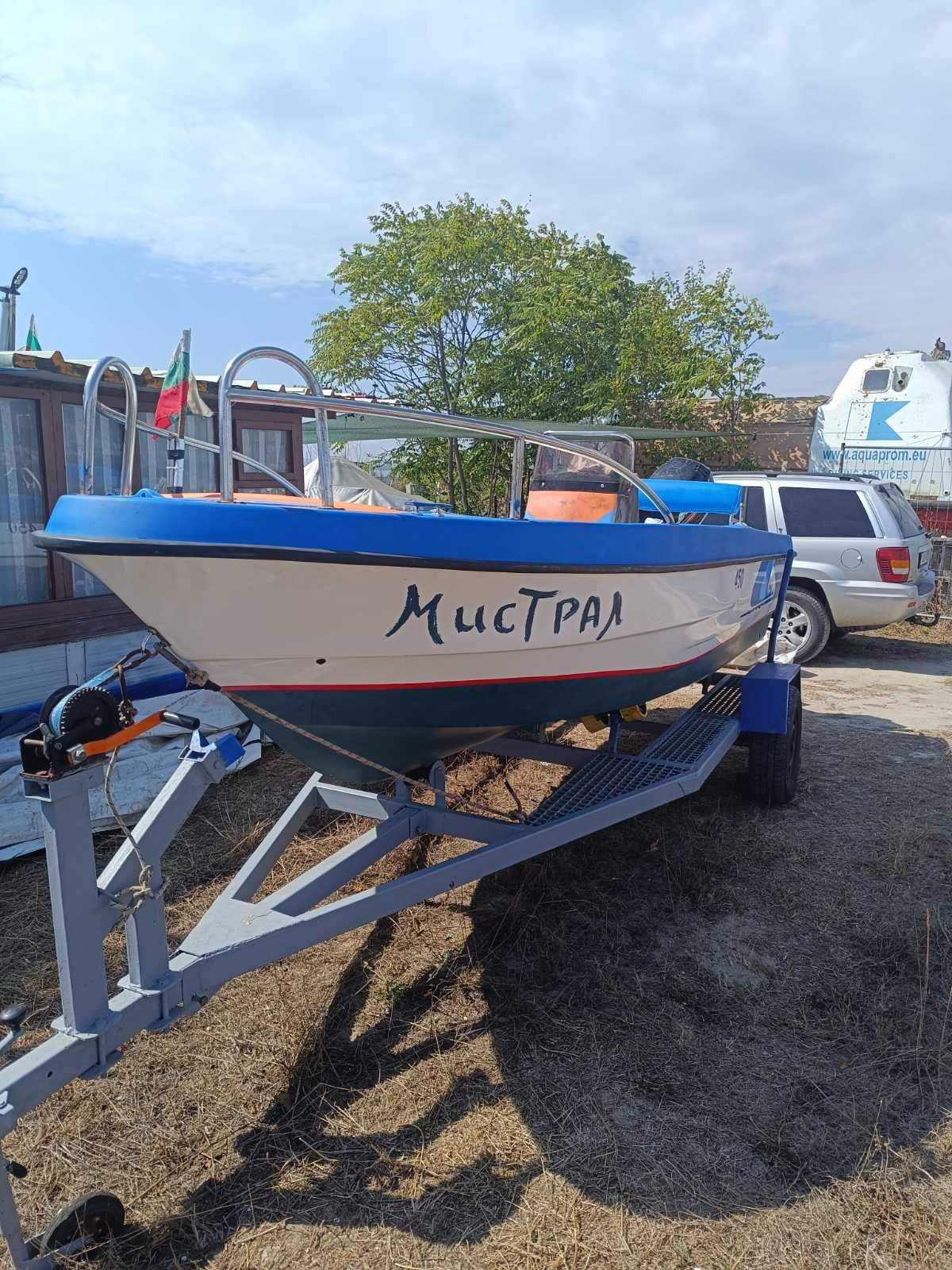 Продавам лодка YERLYURT
