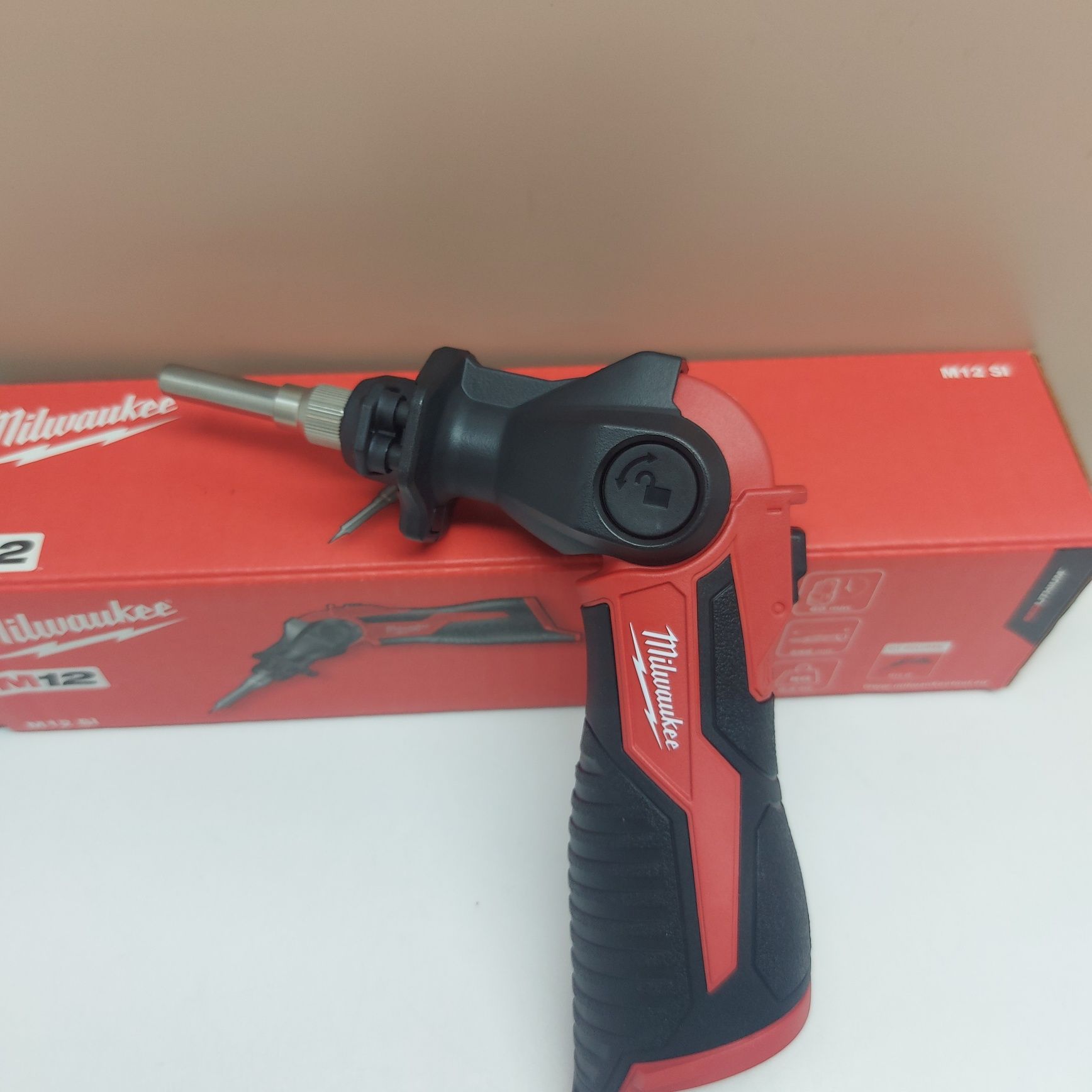 ПРОМОЦИЯ.Акумулаторен поялник Milwaukee M12 SI-0