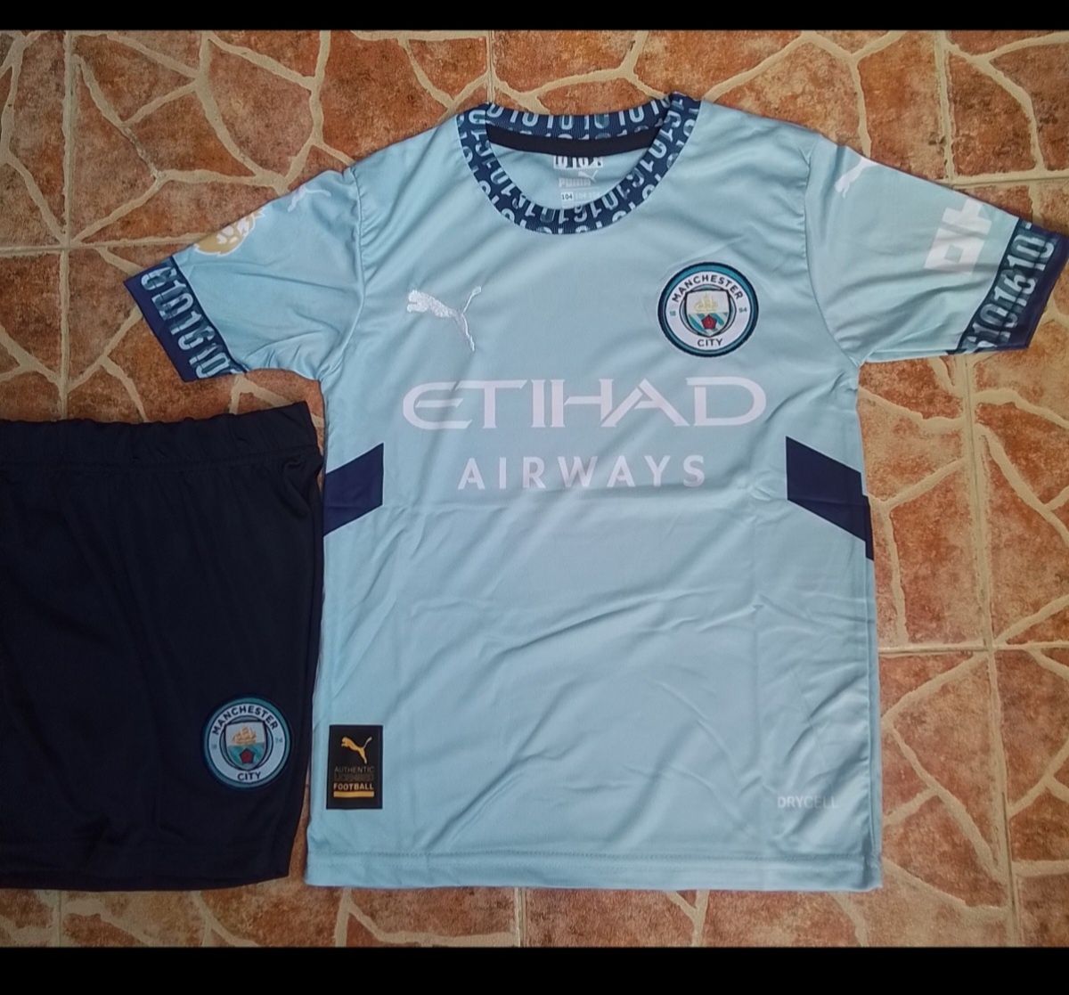 Manchester City детско юношески футболни екипи