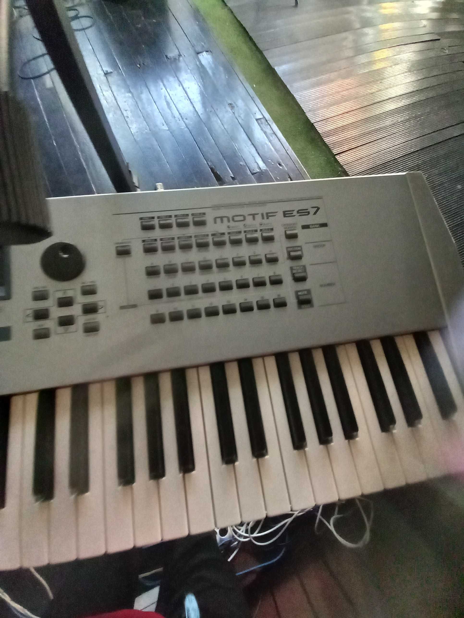 Vand orga profesionala Yamaha Motif ES7 - 76 Keys memorie 1Gb